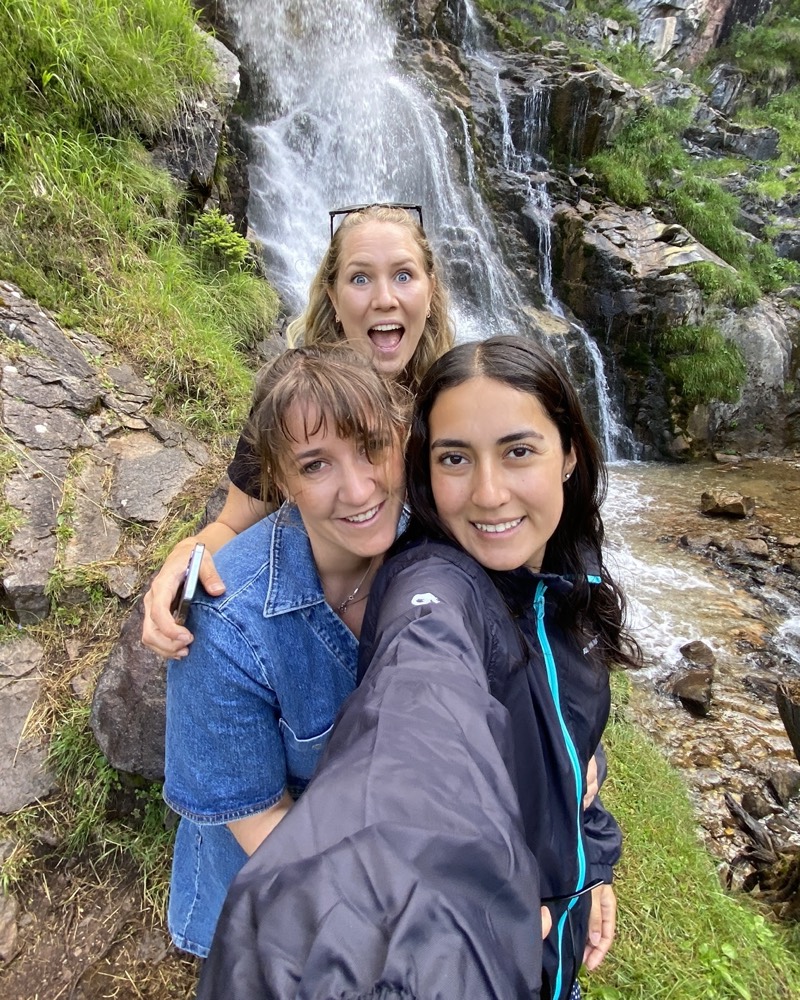 Mariana visiting friends in Europe